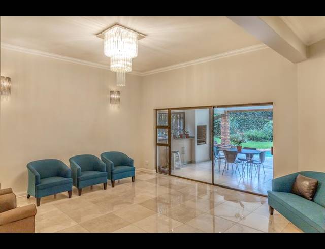 5 BEDROOM HOUSE FOR SALE IN HOUGHTON ESTATE